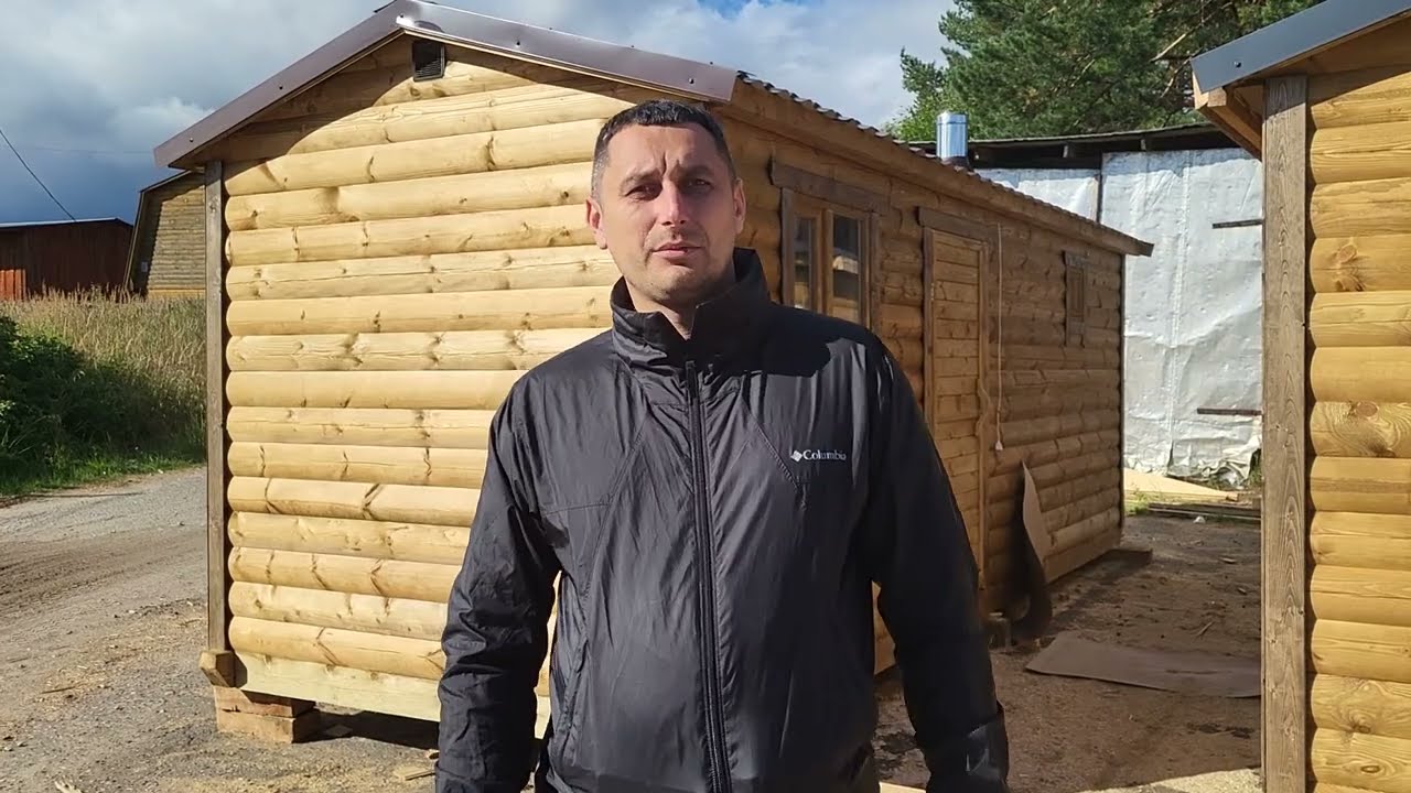 Алексей показывает баню